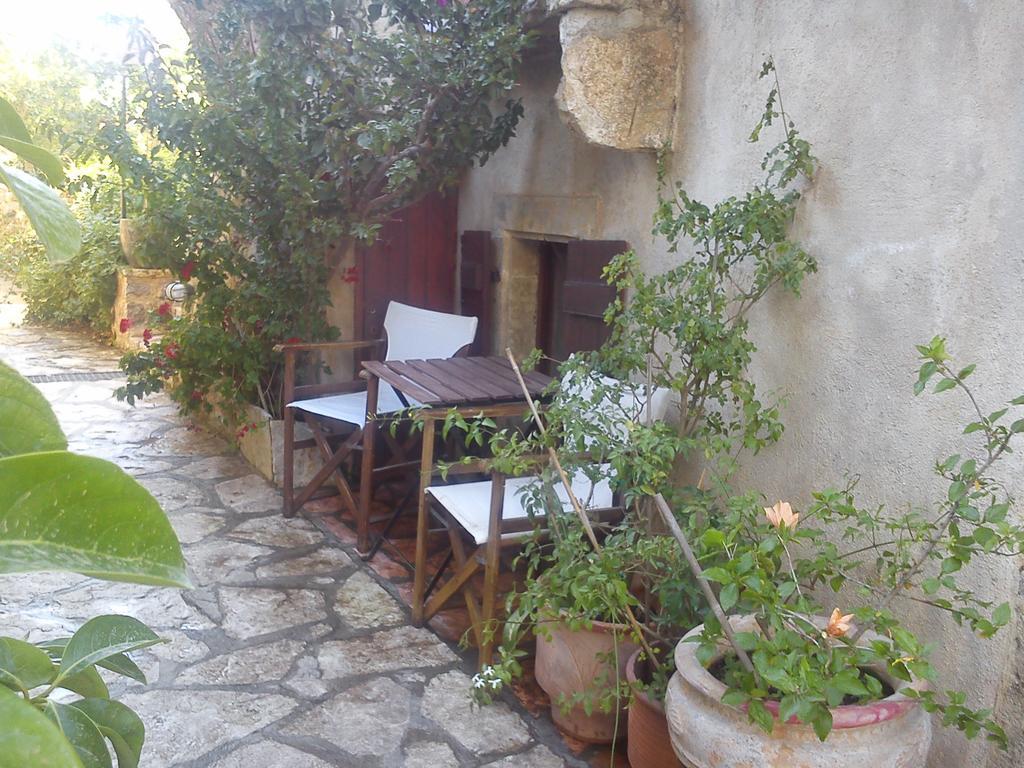 Porfyrousa Traditional Hotel Milopotamos  Екстер'єр фото